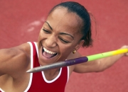 开云棋牌平台-当北伦敦的稳健遇见伊比利亚的狂想，萨卡的双面足球启示录