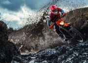 开云棋牌平台-赛道与球场，当F1年度争冠之夜遇上哈登状态火热