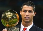 开云棋牌平台-厄德高导演马德里德比征服战，战术革命与新生代王者的加冕礼