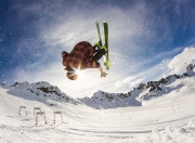 开云官网-绝地反击，梅赛德斯的银箭逆袭与诺里斯的烈火风暴—F1赛道上的一场史诗级翻盘