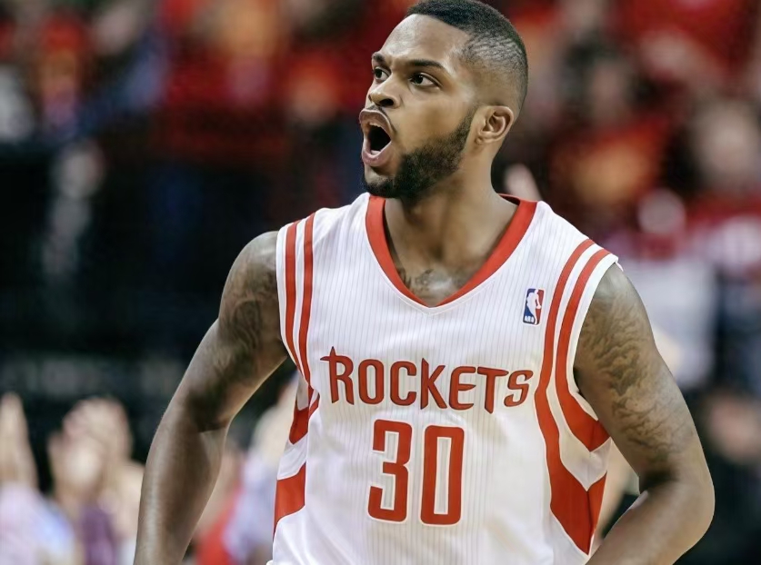 魔术全队表现出色,反超老鹰 魔术全队表现出色,反超老鹰