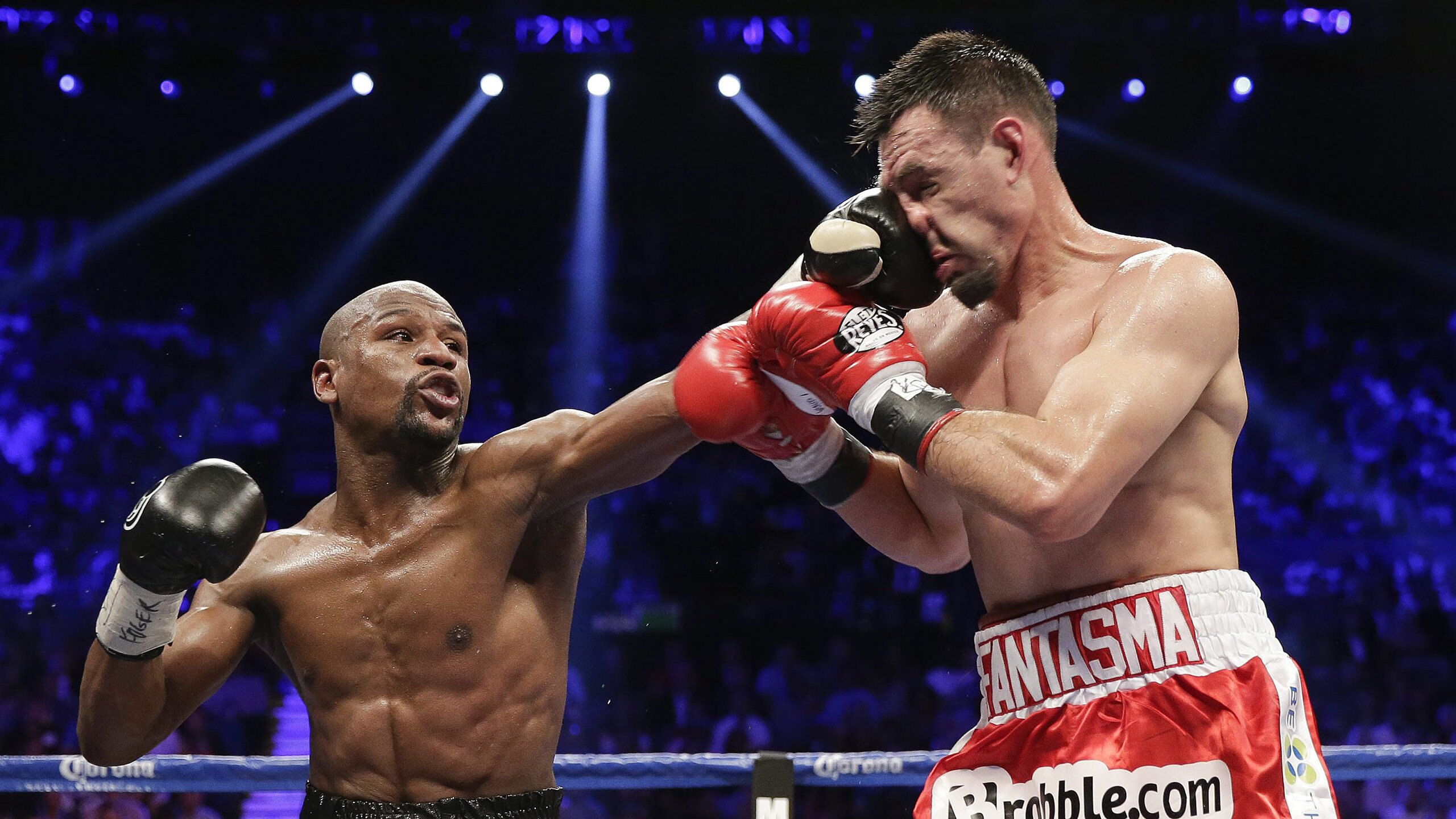 当活塞爆冷步行者,利拉德却在英超接管比赛,跨界竞技的奇妙隐喻