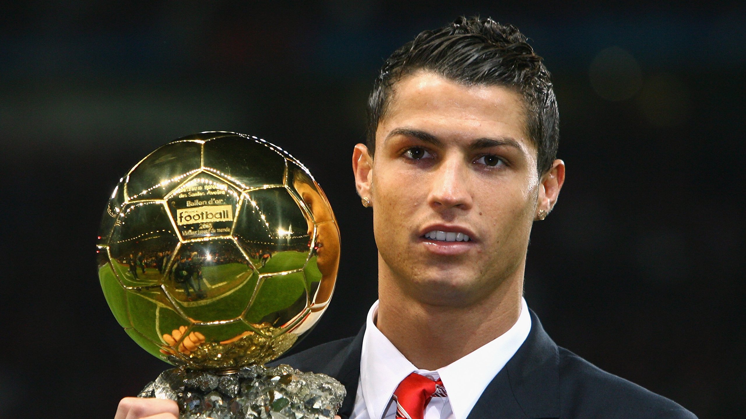 弗拉霍维奇爆发点燃欧洲足坛，南非橄榄球队稳稳攻克亚特兰大堡垒