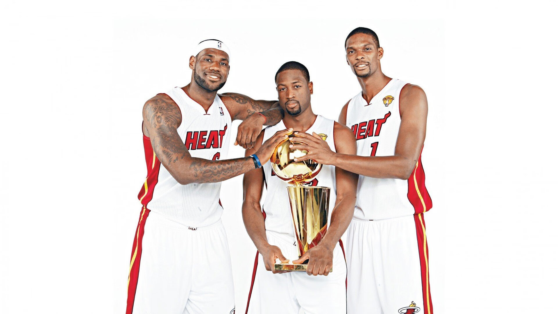 NBA总决赛之夜,三笘薰持续制造杀伤,当足球巨星闪耀篮球殿堂